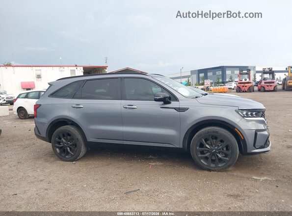 5XYRKDLFXNG081387 2022 KIA SORENTO Gray Vista interior trasera