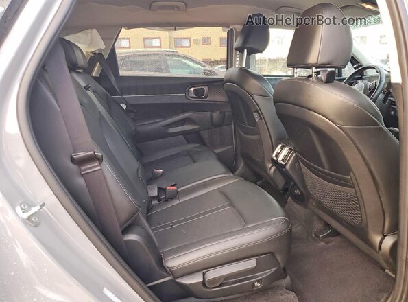 5XYRL4JC0SG378363 2025 KIA SORENTO Silver Vista de los asientos traseros