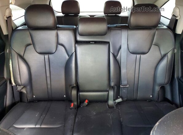 5XYRL4JC3RG276856 2024 KIA SORENTO Red Հետևի նստատեղերի տեսք