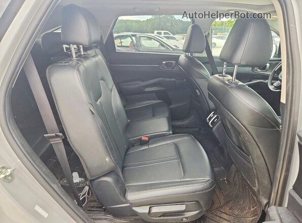 5XYRL4JC8RG276013 2024 KIA SORENTO Gray Widok wnętrza z tyłu