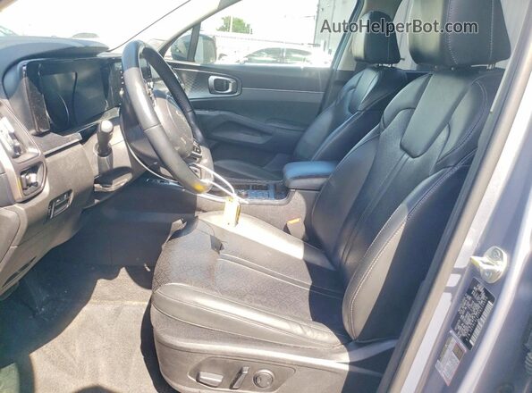 5XYRL4LC7PG239559 2023 KIA SORENTO Gray წინა სალონის ხედი