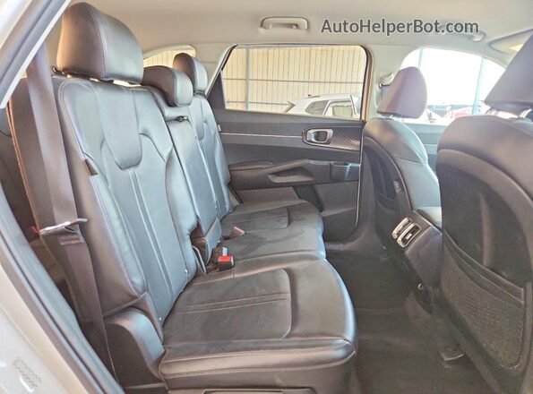 5XYRLDJC5RG288197 2024 KIA SORENTO Белый Вид задней части салона