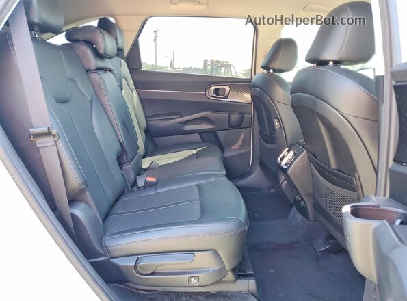 5XYRLDLCXMG053929 2021 KIA SORENTO White უკანა სალონის ხედი