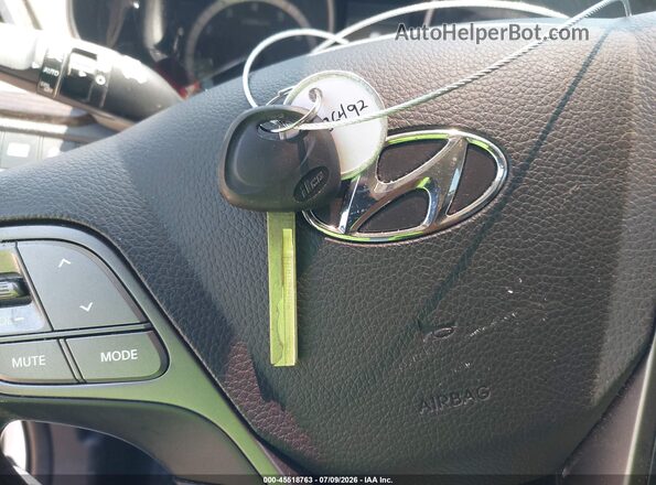 5XYZU3LB0HG436492 2017 HYUNDAI SANTA FE SPORT White Vista del salpicadero