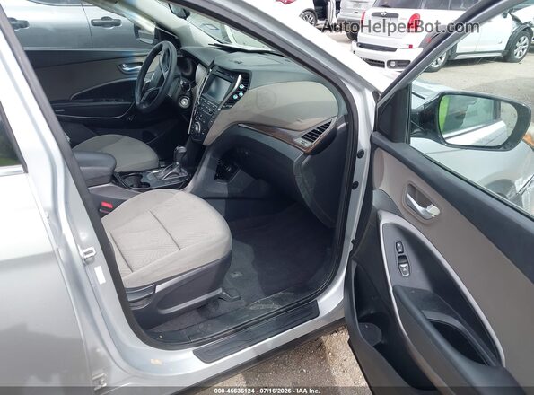 5XYZU3LB1HG425775 2017 HYUNDAI SANTA FE SPORT Серебряный Вид салона спереди