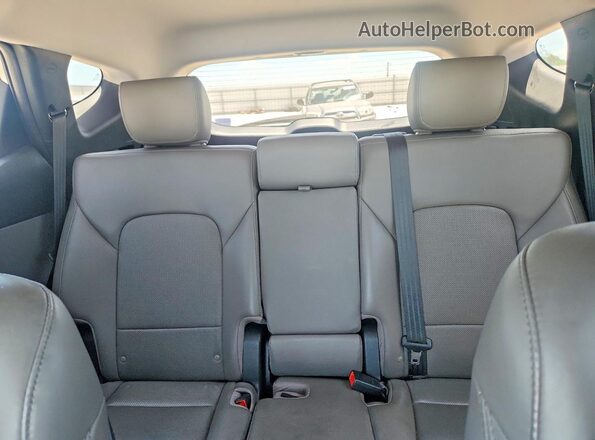 5XYZU3LB8HG437535 2017 HYUNDAI SANTA Silver Rear seats view