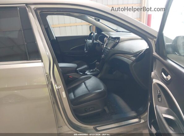 5XYZWDLAXHG413339 2017 HYUNDAI SANTA FE SPORT Серебряный Вид салона спереди