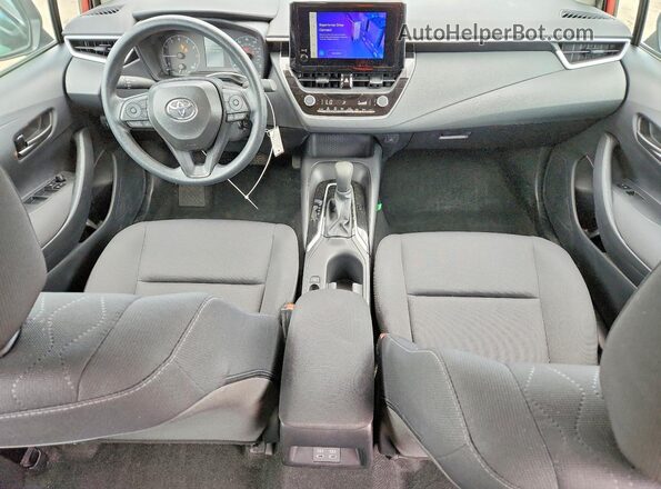 5YFB4MDE0SP257937 2025 TOYOTA COROLLA Красный Вид панели приборов