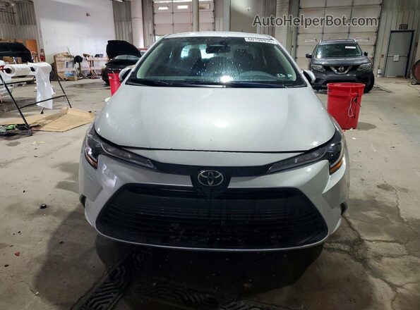 5YFB4MDE2RP088580 2024 TOYOTA COROLLA Silver Widok z przodu