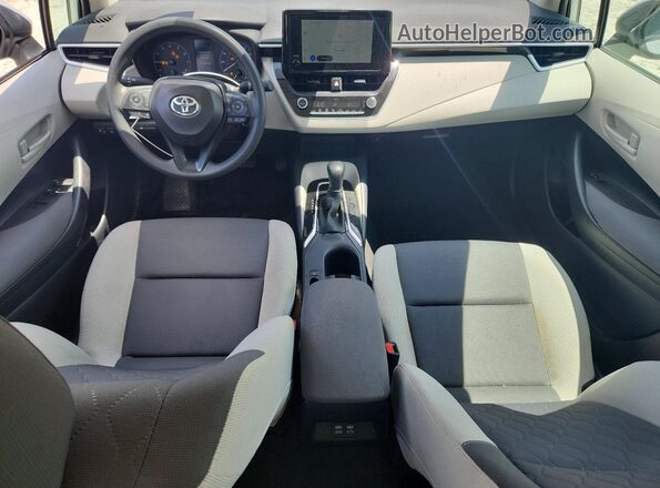 5YFB4MDE2SP334050 2025 TOYOTA COROLLA Silver Widok deski rozdzielczej