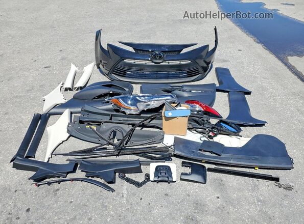 5YFB4MDE4RP174697 2024 TOYOTA COROLLA Черный Вид подкапотного пространства