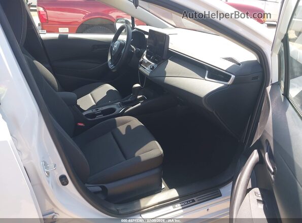 5YFB4MDE6SP303755 2025 TOYOTA COROLLA White Widok wnętrza z przodu