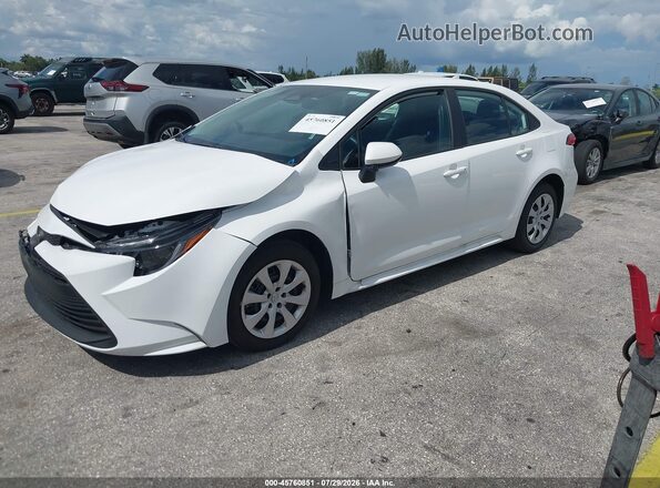 5YFB4MDE6TP413285 2026 TOYOTA COROLLA White Vista tres cuartos delantera izquierda