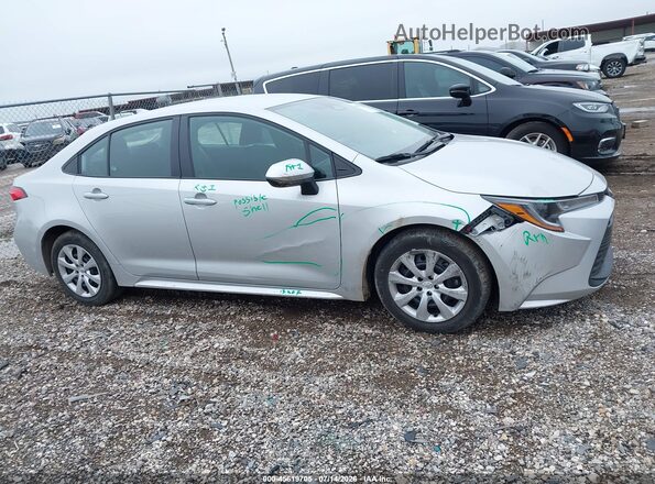 5YFB4MDE7SP267753 2025 TOYOTA COROLLA Серебряный Вид задней части салона