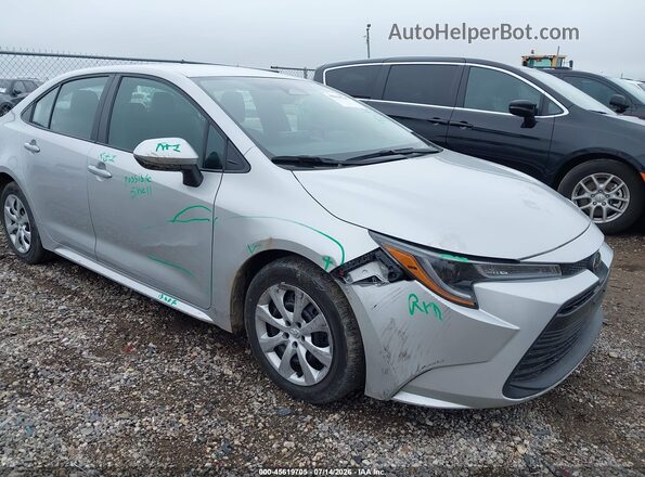 5YFB4MDE7SP267753 2025 TOYOTA COROLLA Серебряный Вид спереди