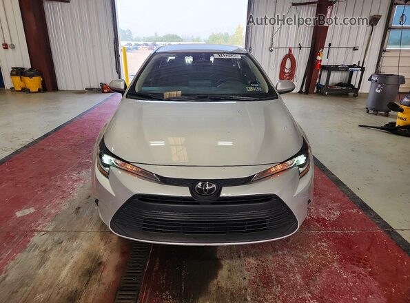 5YFB4MDE7SP282088 2025 TOYOTA COROLLA Серебряный Вид спереди