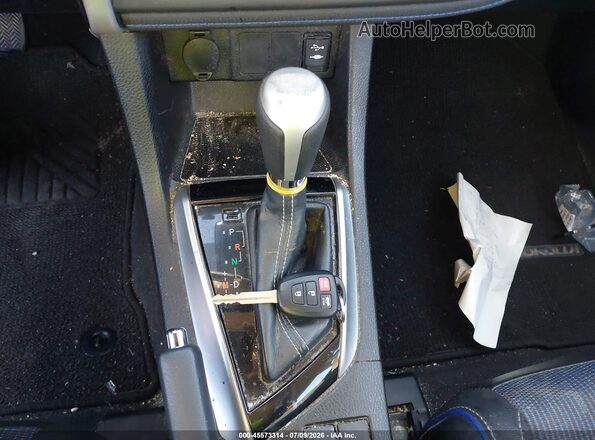 5YFBURHE1HP696645 2017 TOYOTA COROLLA Blue Вид панелі приладів