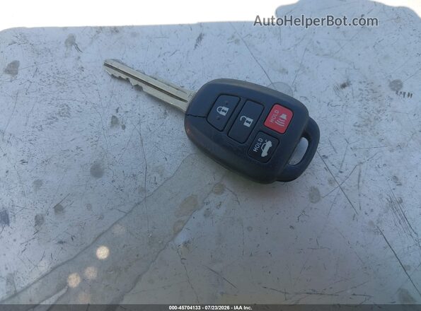 5YFBURHE2GP486005 2016 TOYOTA COROLLA Красный Вид панели приборов