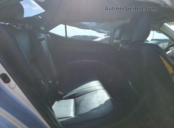 5YFBURHE2JP756471 2018 TOYOTA COROLLA Серебряный Вид задних сидений