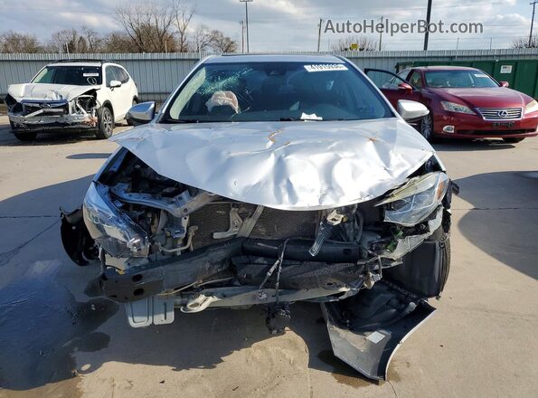5YFBURHE2JP756471 2018 TOYOTA COROLLA Серебряный Вид спереди
