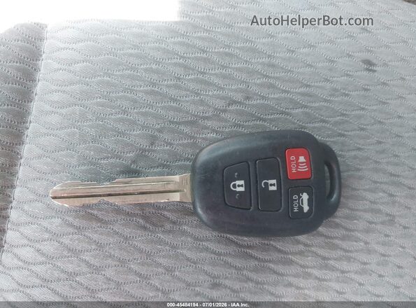5YFBURHE4GP380994 2016 TOYOTA COROLLA Красный Вид панели приборов