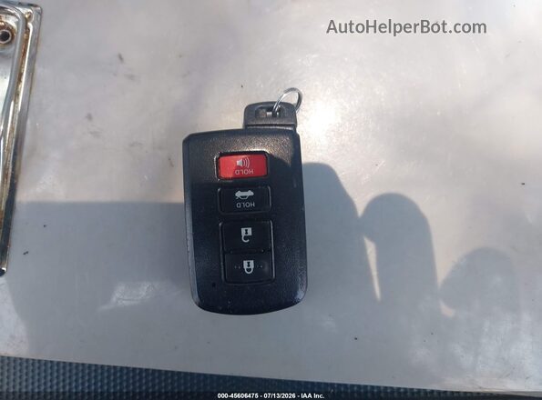 5YFBURHE4HP619929 2017 TOYOTA COROLLA White Вид панелі приладів
