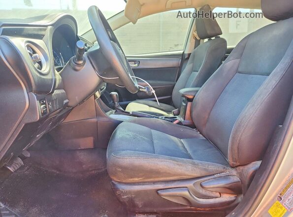 5YFBURHE4HP624841 2017 TOYOTA COROLLA Silver Vista interior delantera