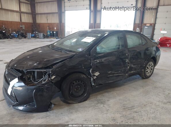 5YFBURHE4HP641008 2017 TOYOTA COROLLA Черный Вид спереди
