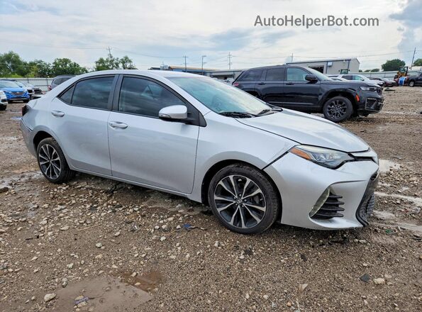 5YFBURHE4HP656639 2017 TOYOTA COROLLA Серебряный Передняя правая четверть
