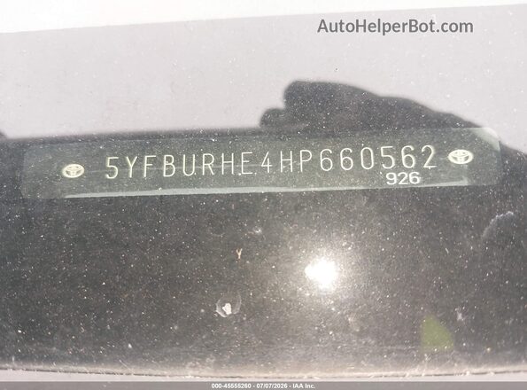 5YFBURHE4HP660562 2017 TOYOTA COROLLA White 
