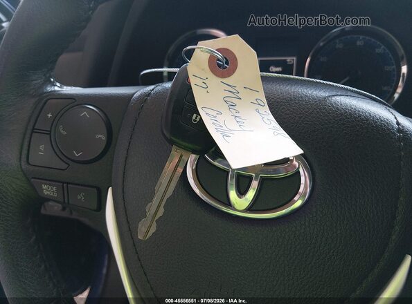 5YFBURHE4HP680486 2017 TOYOTA COROLLA Blue Widok deski rozdzielczej