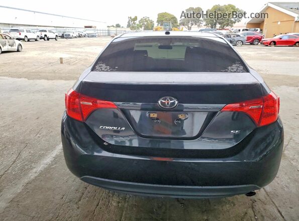 5YFBURHE4HP680956 2017 TOYOTA COROLLA Black Widok z tyłu