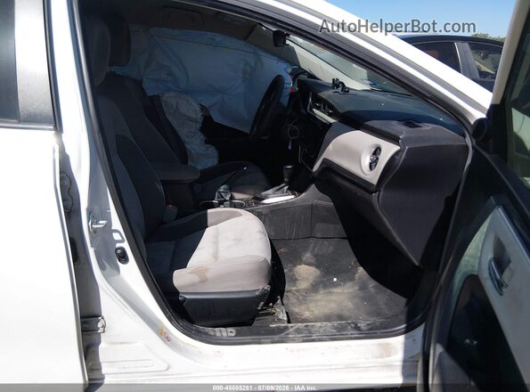 5YFBURHE4HP698955 2017 TOYOTA COROLLA White Widok wnętrza z przodu