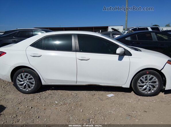 5YFBURHE4HP698955 2017 TOYOTA COROLLA White Widok wnętrza z tyłu