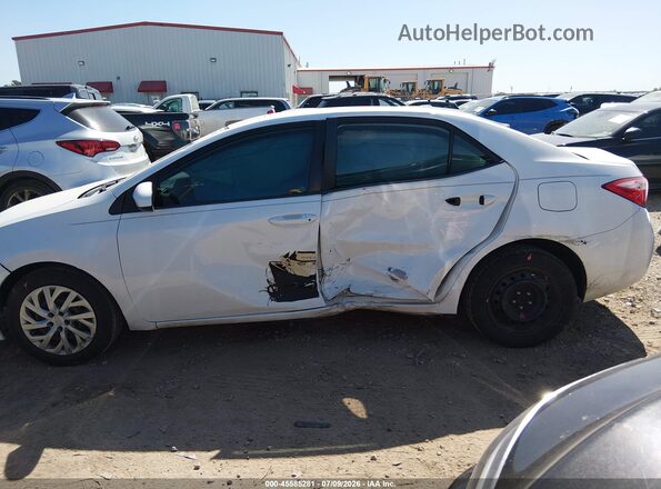 5YFBURHE4HP698955 2017 TOYOTA COROLLA White Widok wnętrza 360 stopni