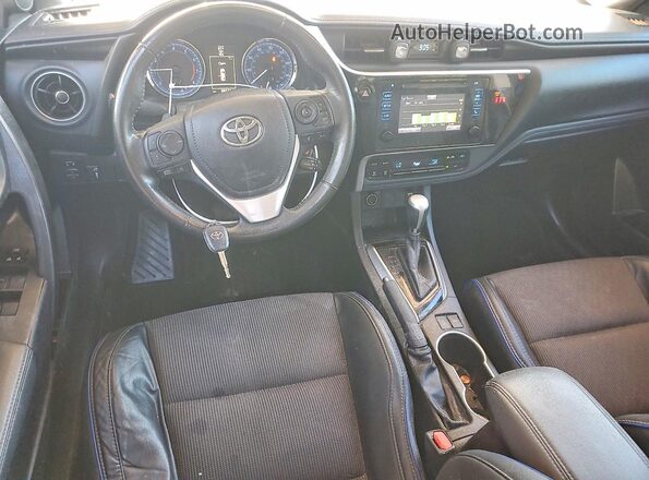 5YFBURHE4JP765348 2018 TOYOTA COROLLA Красный Вид панели приборов