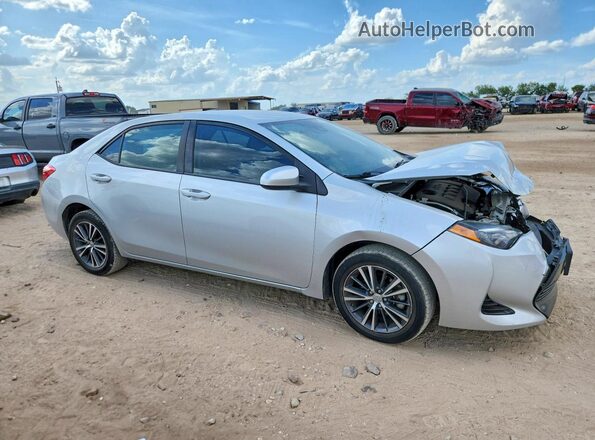 5YFBURHE4JP808554 2018 TOYOTA COROLLA Silver Przód prawy