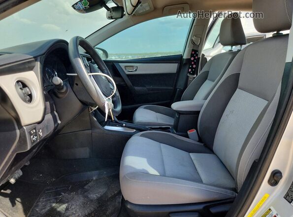 5YFBURHE4JP808554 2018 TOYOTA COROLLA Silver Widok wnętrza z przodu