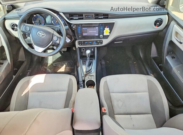 5YFBURHE4JP808554 2018 TOYOTA COROLLA Silver Widok deski rozdzielczej