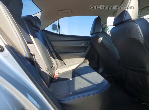 5YFBURHE5HP598475 2017 TOYOTA COROLLA Silver Widok tylnych siedzeń