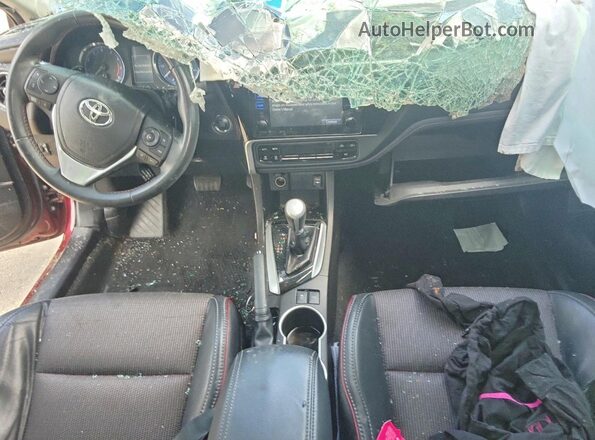 5YFBURHE5HP632057 2017 TOYOTA COROLLA Maroon Widok deski rozdzielczej