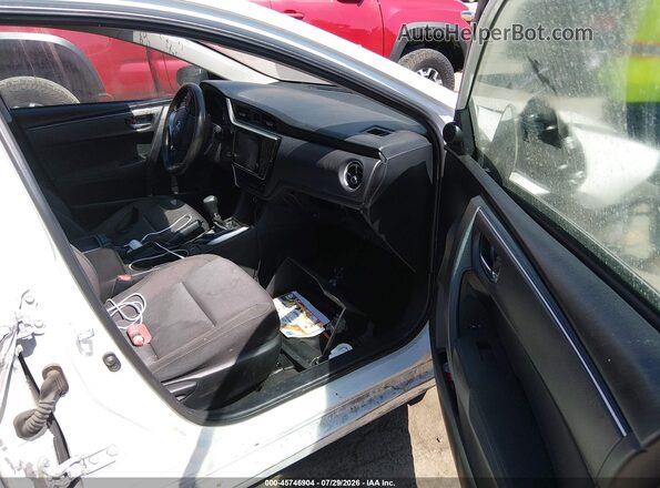 5YFBURHE5JP809986 2018 TOYOTA COROLLA White Front interior view