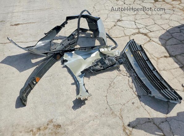 5YFBURHE5KP937825 2019 TOYOTA COROLLA Silver Engine compartment view