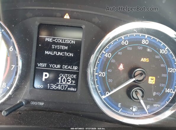 5YFBURHE9HP666986 2017 TOYOTA COROLLA Black Widok tylnych siedzeń