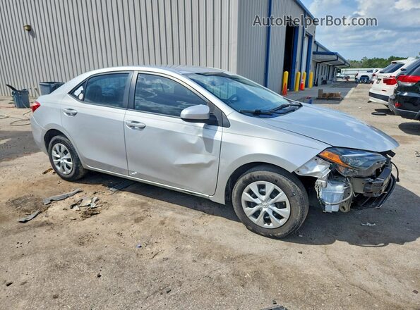5YFBURHE9JP741983 2018 TOYOTA COROLLA Silver Передня права чверть