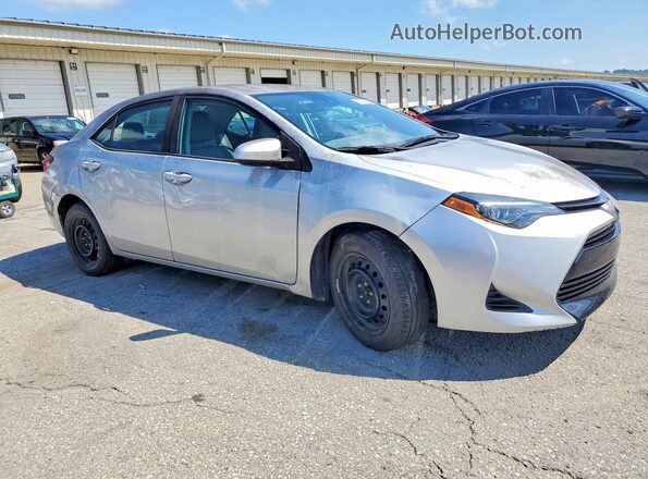 5YFBURHE9KP938654 2019 TOYOTA COROLLA Серебряный Передняя правая четверть