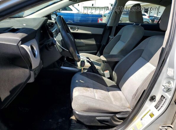 5YFBURHE9KP938654 2019 TOYOTA COROLLA Серебряный Вид салона спереди