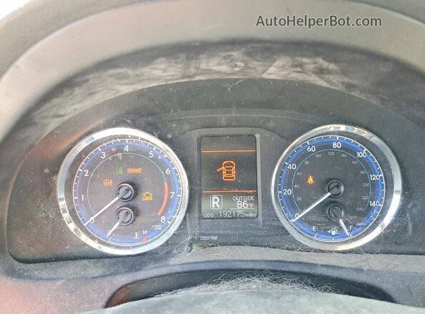5YFBURHE9KP938654 2019 TOYOTA COROLLA Серебряный Вид щитка приборов