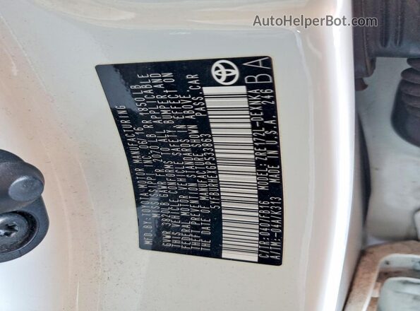 5YFBURHEXGP533863 2016 TOYOTA COROLLA White Vista del compartimento del motor
