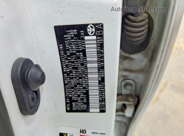 5YFBURHEXHP736947 2017 TOYOTA COROLLA White Vista del compartimento del motor